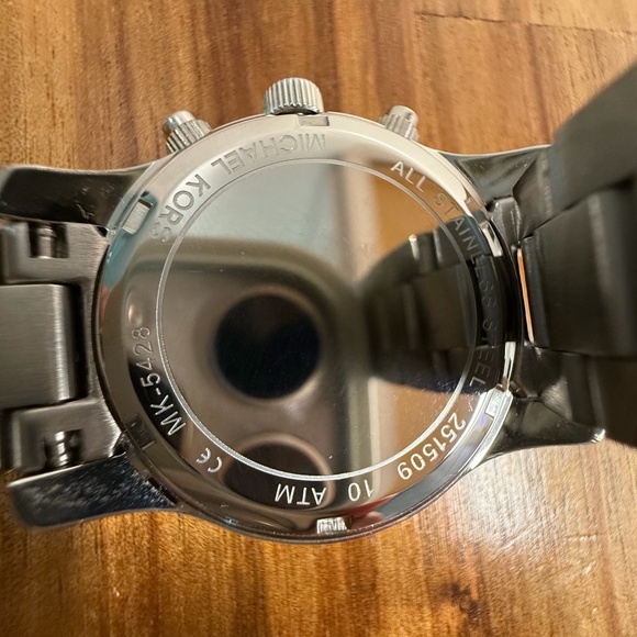 Michael Kors Women’s Watch MK5428 (Runway Silver Dial Silver Steel Strap) - Picture 7 of 7